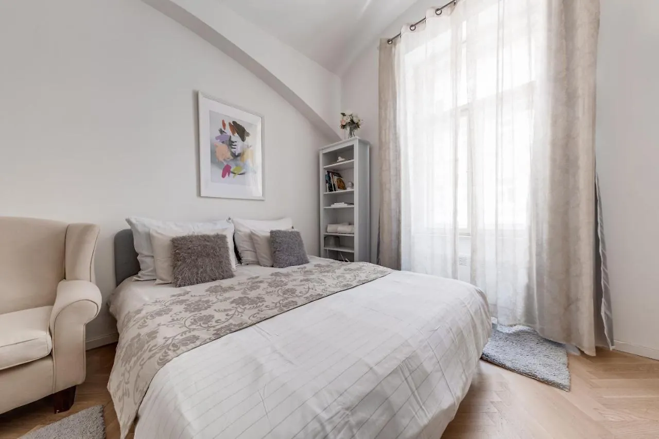 Apartments With The Lions Prag