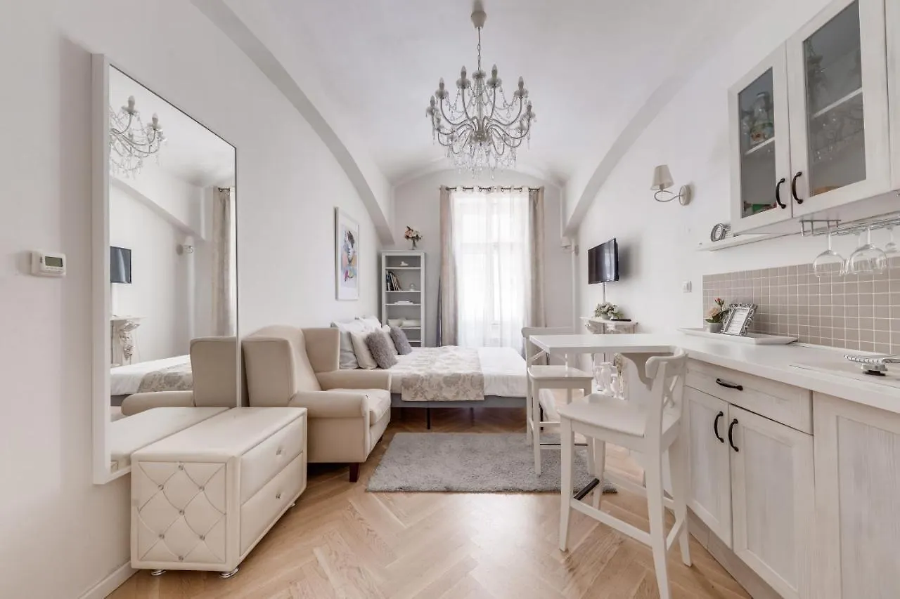 Apartments With The Lions Prag