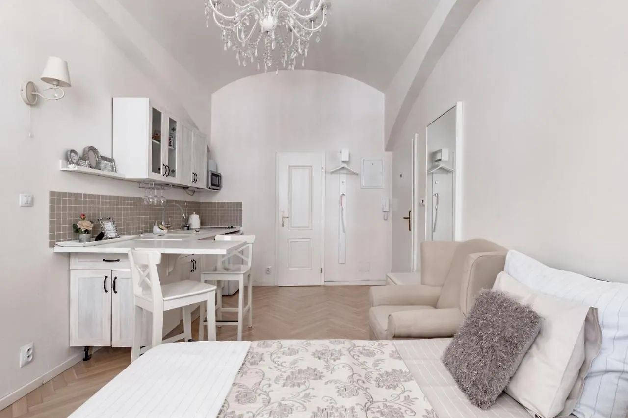 Apartments With The Lions Prag